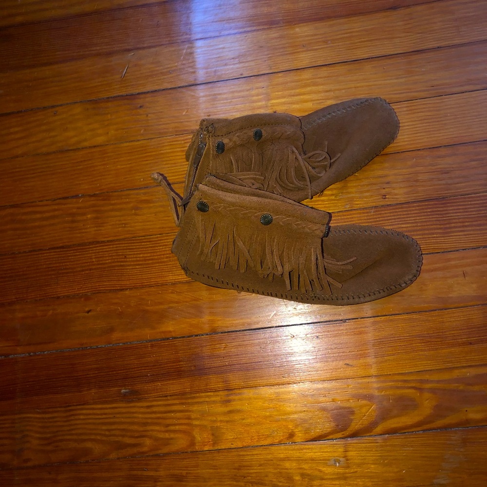 Ankle fringe moccasins